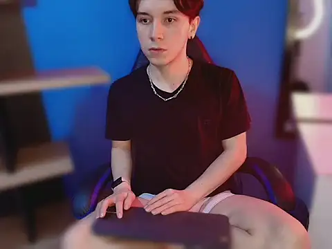 Snapshot of hollannd_ chatting on March 14, 1:05 pm hollannd online show from March 14, 1:05 pm