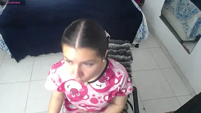 eilen pink online show from April 24, 1:02 pm