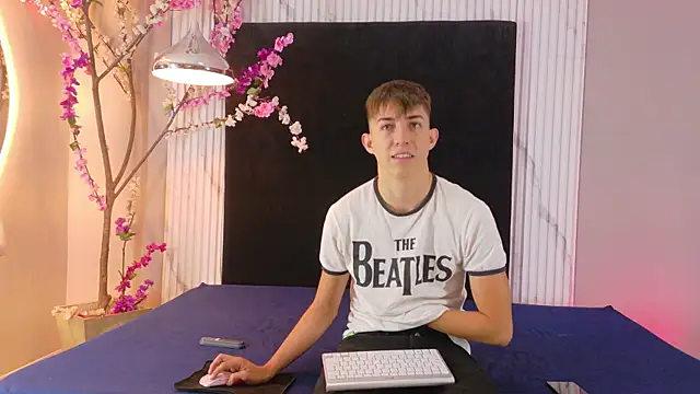 Danteandviolete cr online show from July 29, 11:30 am