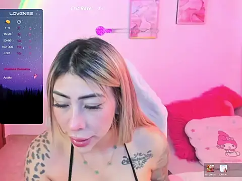 Snapshot of Martina_robertss chatting on June 10, 3:22 pm Martina robertss online show from June 10, 3:22 pm