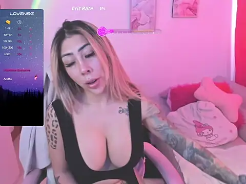 Snapshot of Martina_robertss chatting on June 12, 2:27 pm Martina robertss online show from June 12, 2:27 pm