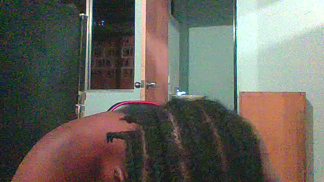 Snapshot of charles_king chatting on August 4, 5:43 am charles king online show from August 4, 5:43 am