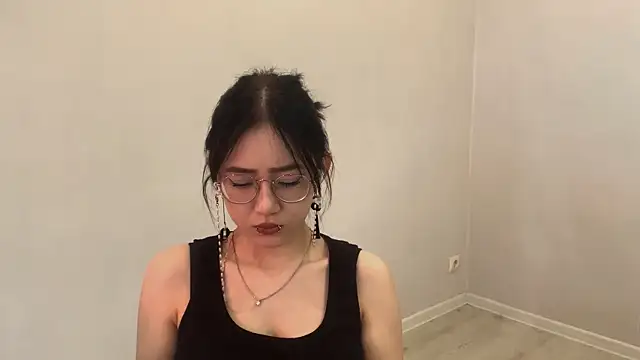 Snapshot of SolvedGlobe chatting on May 2, 1:05 pm SolvedGlobe online show from May 2, 1:05 pm