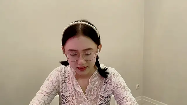 Snapshot of SolvedGlobe chatting on May 13, 2:03 pm SolvedGlobe online show from May 13, 2:03 pm