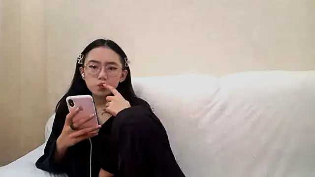 Snapshot of SolvedGlobe chatting on June 5, 1:06 pm SolvedGlobe online show from June 5, 1:06 pm