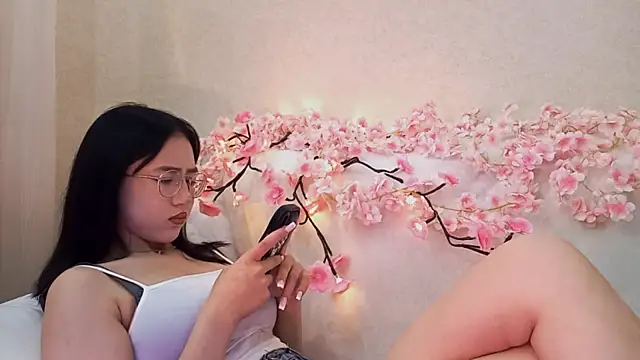 Snapshot of SolvedGlobe chatting on June 13, 6:11 am SolvedGlobe online show from June 13, 6:11 am