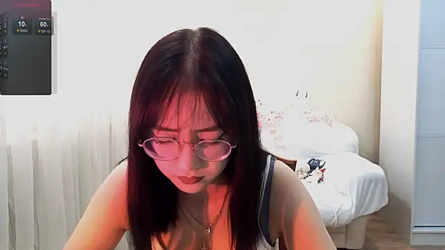 Snapshot of SolvedGlobe chatting on June 26, 1:04 pm SolvedGlobe online show from June 26, 1:04 pm