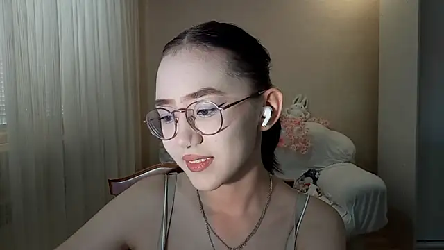 Snapshot of SolvedGlobe chatting on July 9, 1:04 pm SolvedGlobe online show from July 9, 1:04 pm