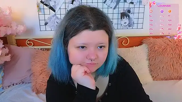 Snapshot of Lunaar_ chatting on May 17, 5:49 am Lunaar online show from May 17, 5:49 am
