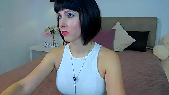 HeidieRaven online show from April 25, 1:03 pm