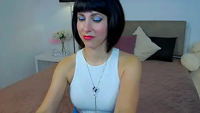 HeidieRaven online show from April 25, 1:41 pm