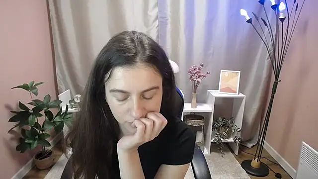MistyBree online show from June 7, 8:07 am