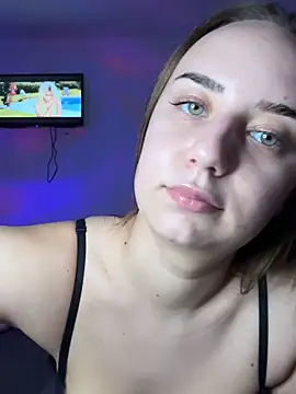 adellasweet online show from March 18, 4:10 pm