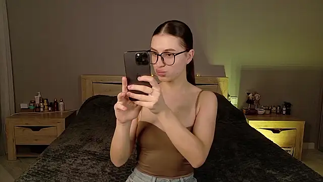  HotBella  online show from March 15, 3:29 pm