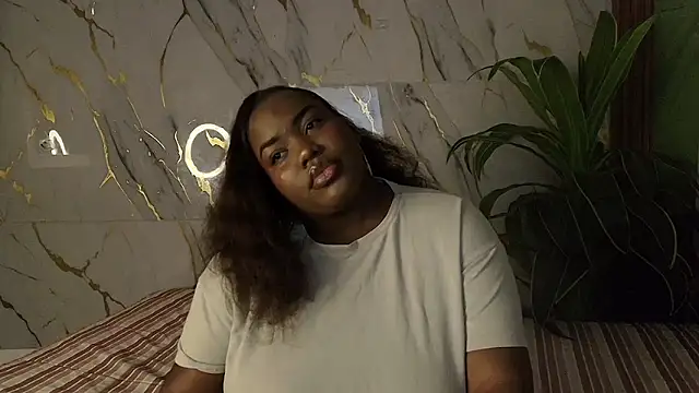 Snapshot of sophie_blake1 chatting on May 17, 12:01 pm sophie blake1 online show from May 17, 12:01 pm