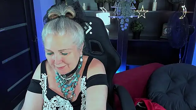 Snapshot of LilaMaharani chatting on May 26, 1:07 pm LilaMaharani online show from May 26, 1:07 pm