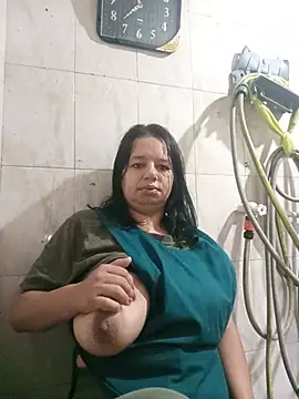 Snapshot of roxana_e43 chatting on June 12, 4:44 am roxana e43 online show from June 12, 4:44 am