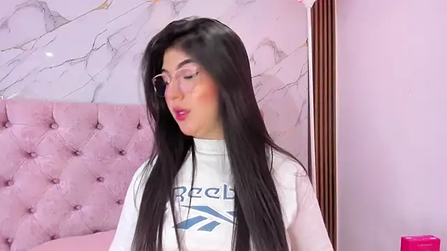 Snapshot of AbrilQuintana_ chatting on May 15, 11:39 am AbrilQuintana online show from May 15, 11:39 am