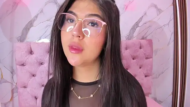 Snapshot of AbrilQuintana_ chatting on May 21, 11:39 am AbrilQuintana online show from May 21, 11:39 am