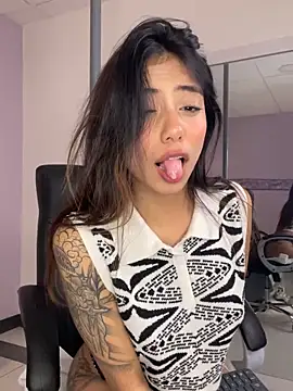 Cataleyaa23 online show from March 6, 9:11 pm