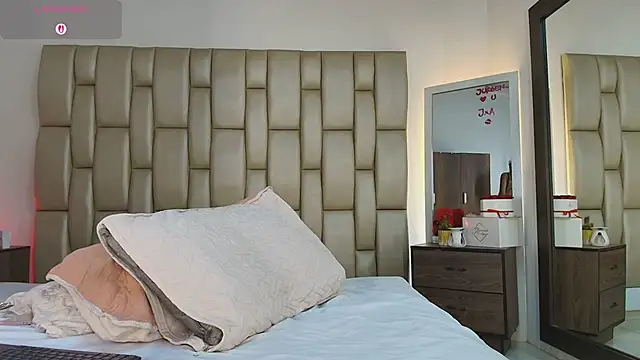 ZoeBarlove online show from March 10, 11:59 am