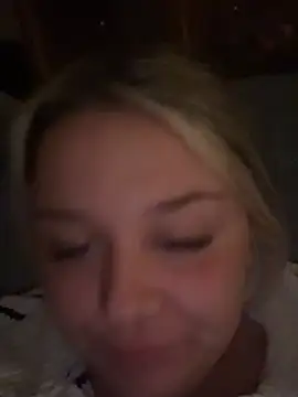 Snapshot of Goldieluxe chatting on March 31, 12:23 am Goldieluxe online show from March 31, 12:23 am