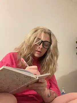 Snapshot of imkhloe chatting on March 9, 12:14 am imkhloe online show from March 9, 12:14 am