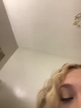 Snapshot of imkhloe chatting on March 15, 2:06 am imkhloe online show from March 15, 2:06 am