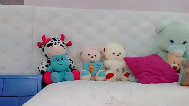 Snapshot of catriona_queen16 chatting on May 10, 4:06 am catriona queen16 online show from May 10, 4:06 am