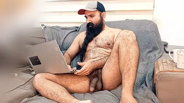 Snapshot of Barba_Negra_Fumador chatting on June 13, 8:29 pm Barba Negra Fumador online show from June 13, 8:29 pm