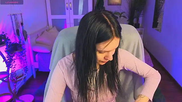 kittenlolla online show from May 1, 5:23 am