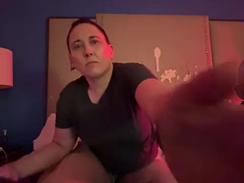 Snapshot of MohawkGirl21 chatting on March 22, 9:34 am MohawkGirl21 online show from March 22, 9:34 am