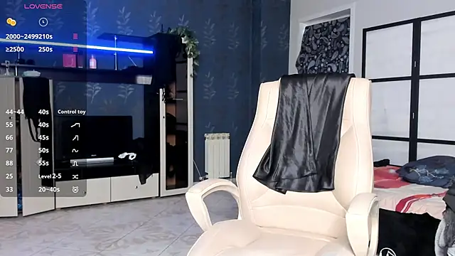 Snapshot of Lucky_Milf chatting on May 6, 10:53 am Lucky Milf online show from May 6, 10:53 am