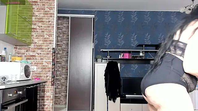 Snapshot of Lucky_Milf chatting on May 28, 11:18 am Lucky Milf online show from May 28, 11:18 am