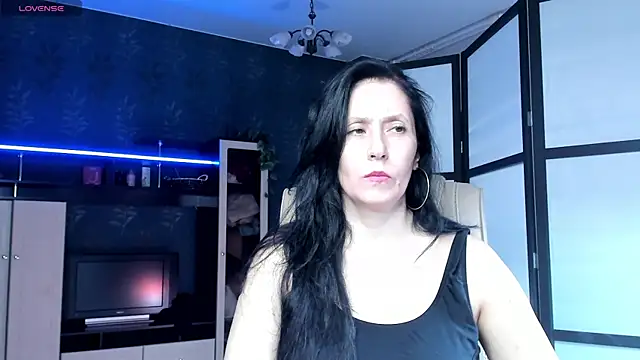 Snapshot of Lucky_Milf chatting on July 6, 5:04 pm Lucky Milf online show from July 6, 5:04 pm