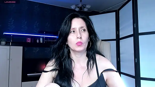 Snapshot of Lucky_Milf chatting on July 7, 8:13 pm Lucky Milf online show from July 7, 8:13 pm
