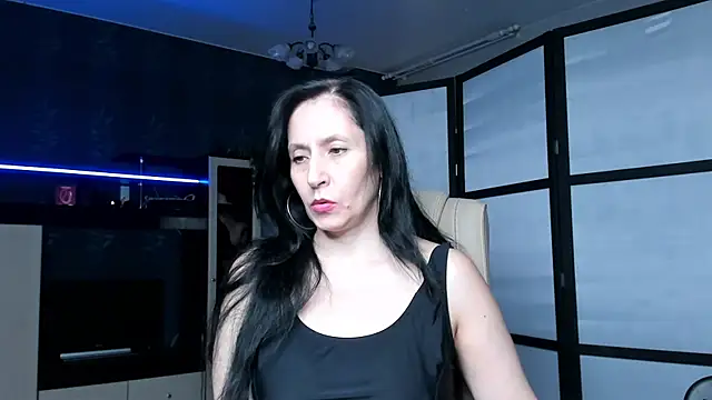 Snapshot of Lucky_Milf chatting on July 9, 2:21 pm Lucky Milf online show from July 9, 2:21 pm