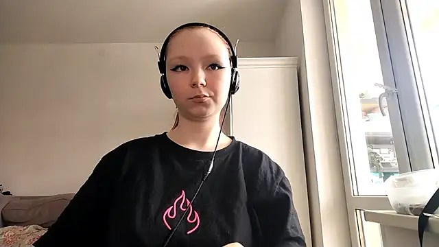 Snapshot of velyraxis chatting on March 3, 12:00 pm velyraxis online show from March 3, 12:00 pm