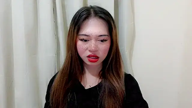 Snapshot of Seductive_sophie chatting on July 25, 6:22 am Seductive sophie online show from July 25, 6:22 am