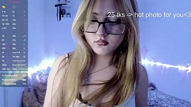 Snapshot of CucKuhta chatting on May 27, 5:10 pm CucKuhta online show from May 27, 5:10 pm
