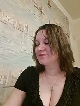 LaraHarper online show from April 8, 9:15 pm