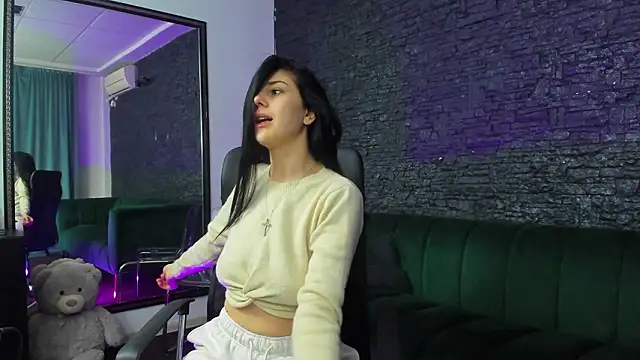 KiarraNoir online show from March 18, 8:34 pm