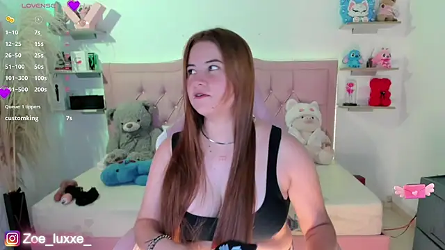 Zoe Luxxe  online show from July 16, 9:10 pm