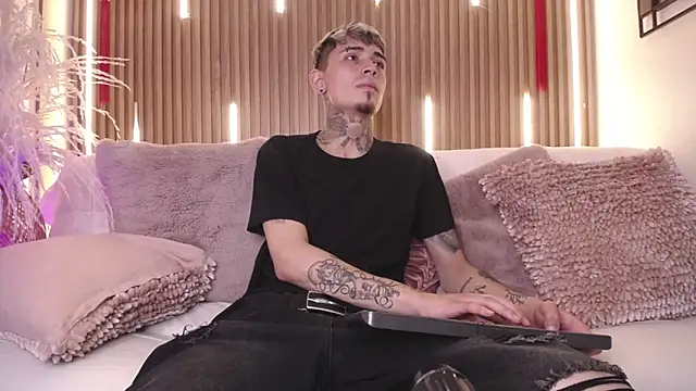 Max Hader  online show from March 11, 3:12 am