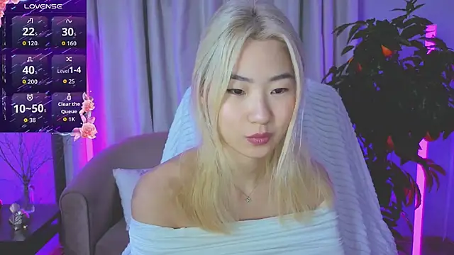 Snapshot of YunnaLuv chatting on March 10, 12:59 am YunnaLuv online show from March 10, 12:59 am