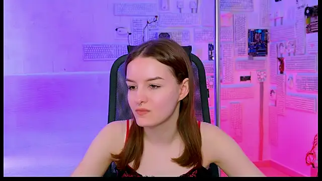 Snapshot of KellieBanshe chatting on June 5, 8:20 am KellieBanshe online show from June 5, 8:20 am