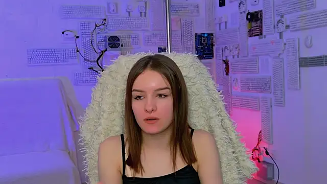 Snapshot of KellieBanshe chatting on June 18, 4:35 am KellieBanshe online show from June 18, 4:35 am