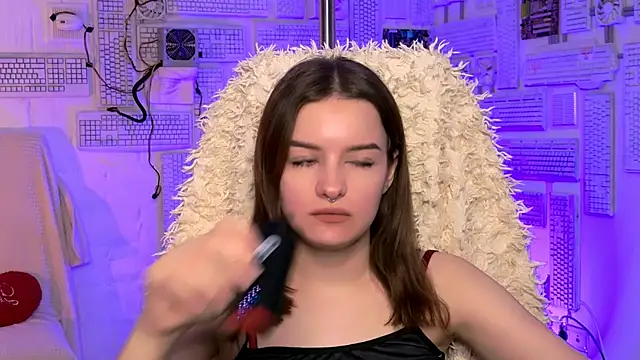 Snapshot of KellieBanshe chatting on July 24, 8:23 am KellieBanshe online show from July 24, 8:23 am