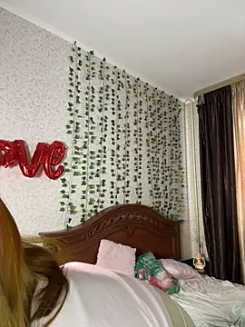 SweetsforLily online show from March 5, 12:01 pm