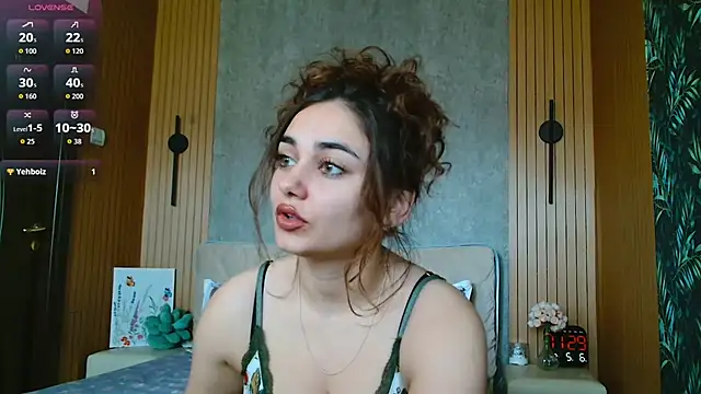 Snapshot of KatarinaHeaven chatting on May 6, 8:30 am KatarinaHeaven online show from May 6, 8:30 am